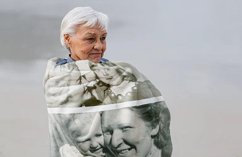 Una manta con fotos, para su abuela